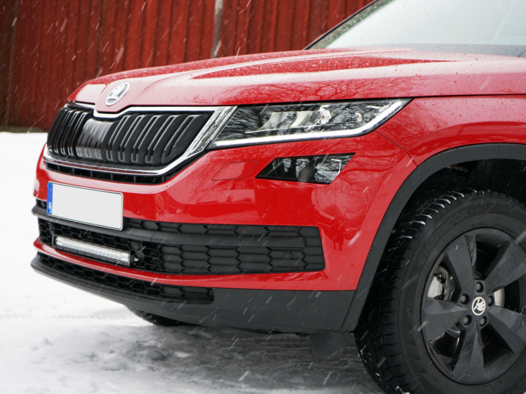 Modellanpassat fäste för 20 tum LED-ramp - Skoda Kodiaq / Superb 2016-2020 - Bilupplysningen