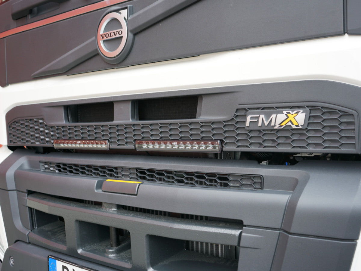 Viklight Ymer Pro 2x14tum LED Extraljus – Grillkit Volvo FM/FMX 2021+ - Bilupplysningen