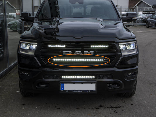 LED-rampfäste Dodge RAM Laramie 2019– – För 30 tum extraljus i övre grill - Bilupplysningen