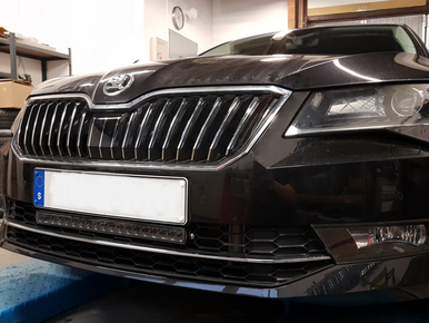 Modellanpassat fäste för 20 tum LED-ramp - Skoda Kodiaq / Superb 2016-2020 - Bild 5