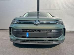 Modellanpassat fäste för två 10tums LED-ramper - VW Tiguan 2024-