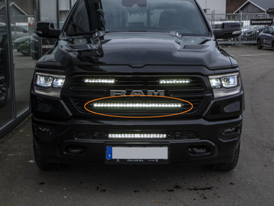 Modellanpassat fäste för 30tum LED-ramp i Övre Grill - Dodge RAM Laramie fr 2019 - Bild 2