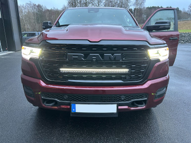 Modellanpassat fäste för Ram 1500 Limited / Laramie, övre grill, Ramer 2.0 -