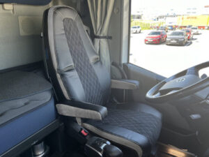 Viklight Accessories skräddarsytt sätesöverdrag för Volvo FH  veganskt läder