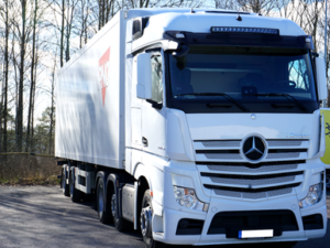 KIT Mercedes-Benz Actros modellanpassat fäste ovanför solskyddet